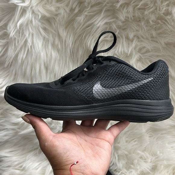 Nike Women's Revolution 3 Black Running Shoes, Size 8 - Picture 2 of 10